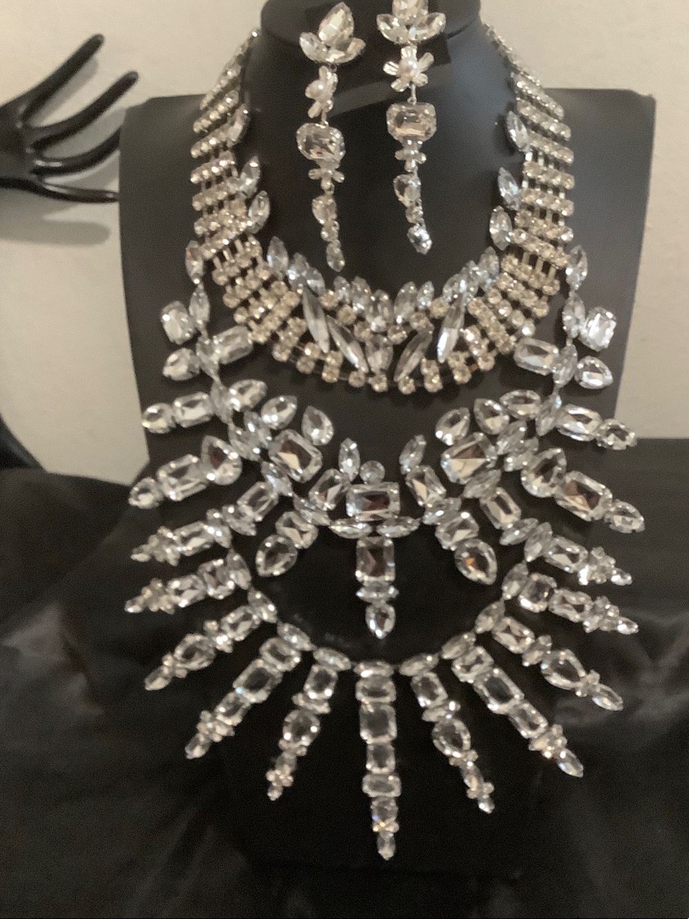 Crystal Statement Necklace and Drop Earrings Set - Silver